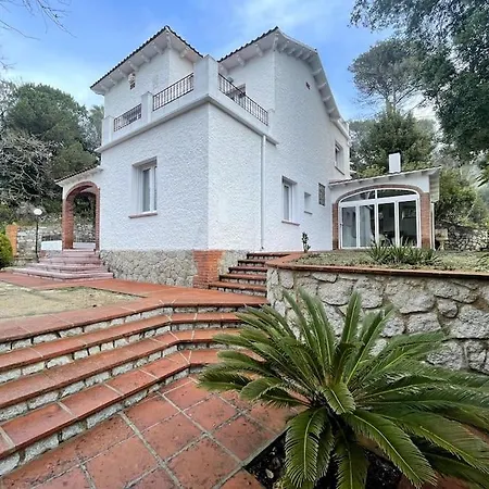 L'escalada. In The Forest. Villa *